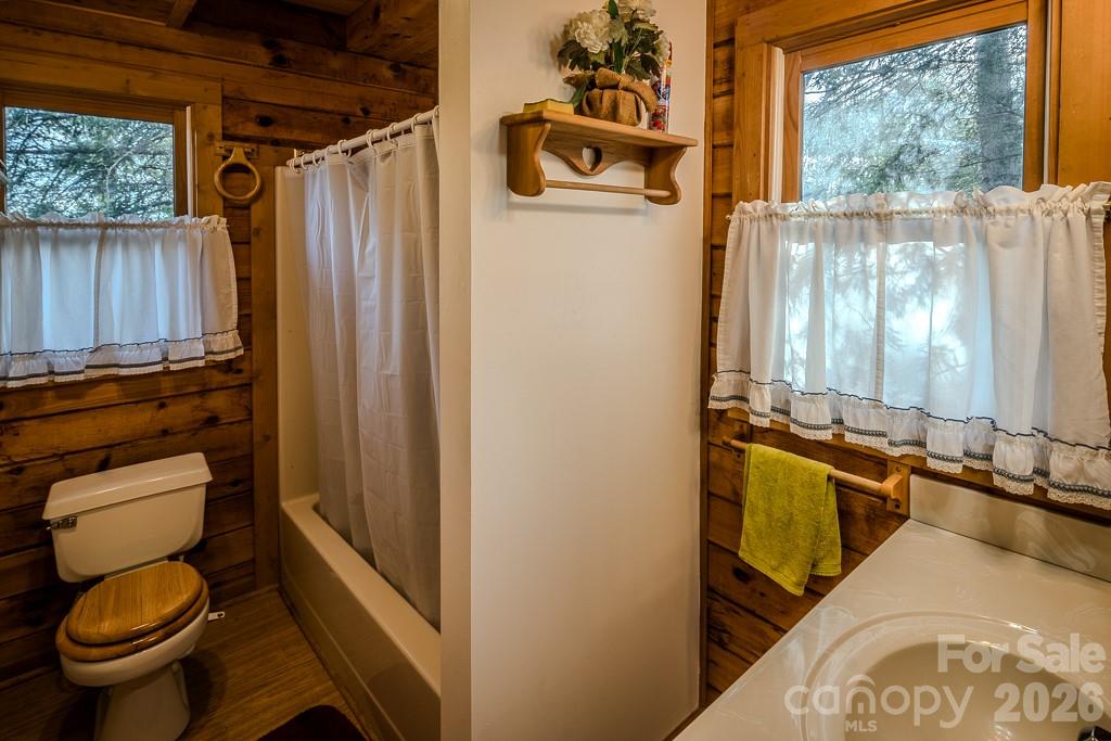 86 Hickory Lane Newland NC 28657