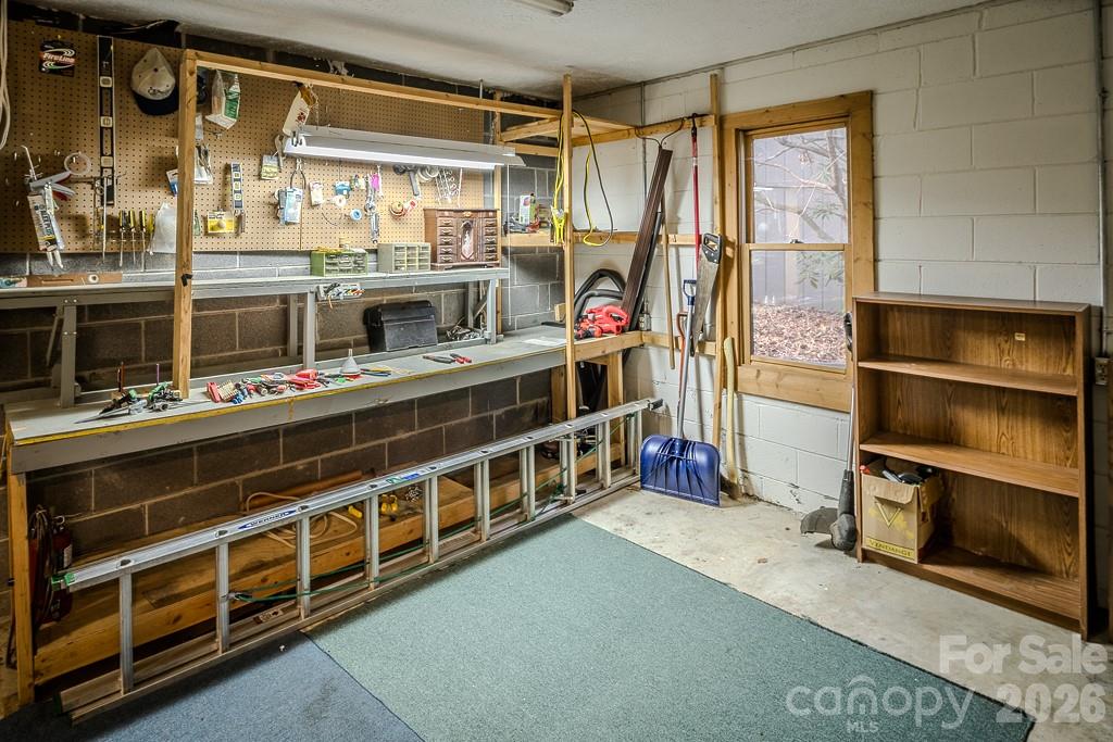 86 Hickory Lane Newland NC 28657