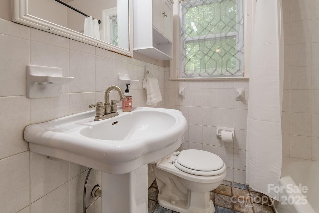 28 Robindale Avenue Asheville NC 28801