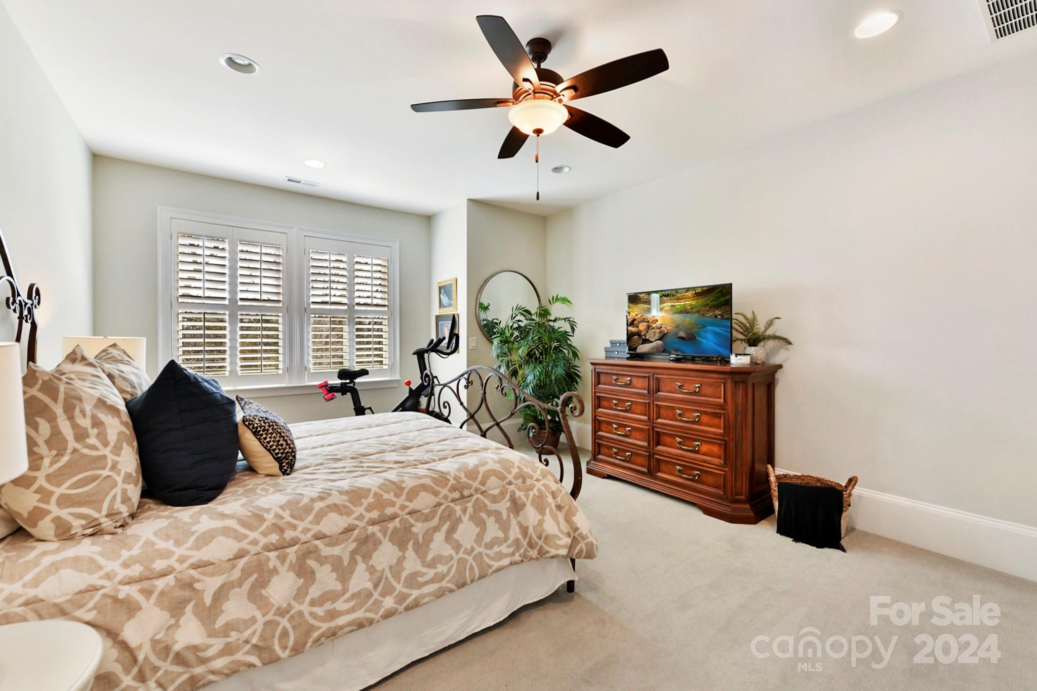 5026 Vernet Lane Charlotte NC 28210