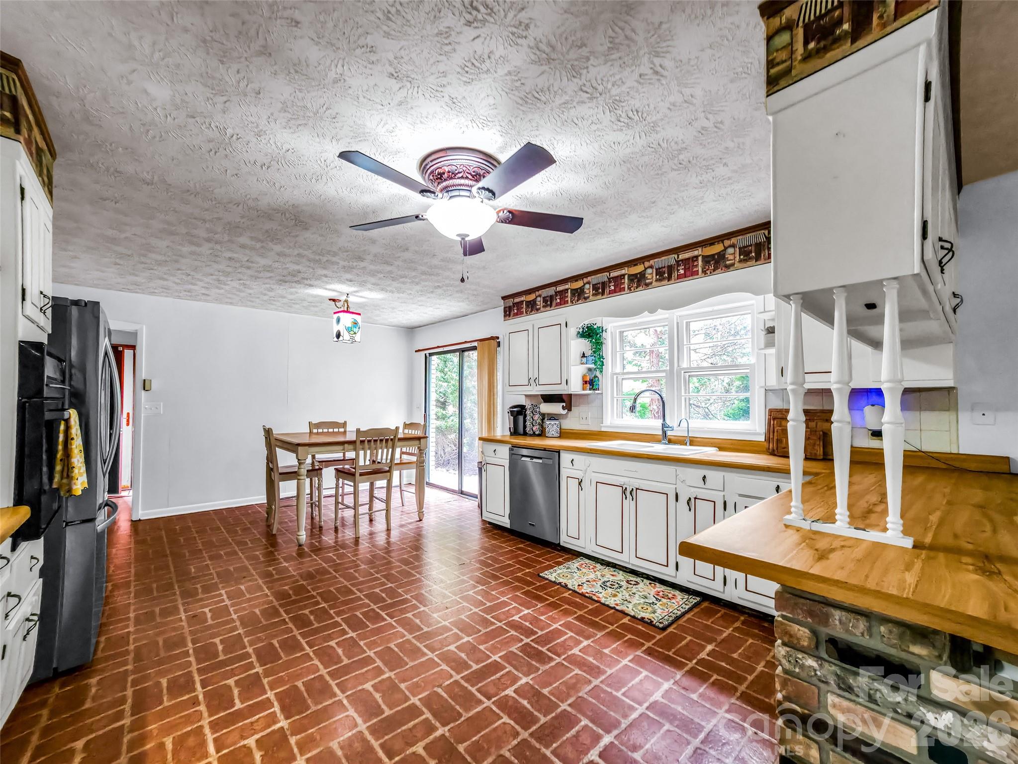 122 W Sweetbriar Lane Etowah NC 28729
