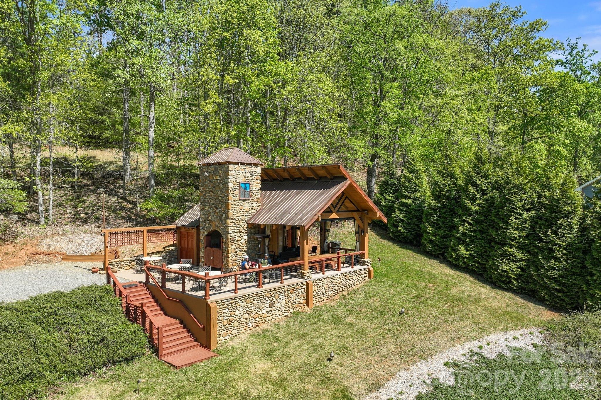 404 Amanda Drive Mars Hill NC 28754