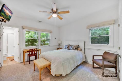 1412 Valmont Drive Hendersonville NC 28791