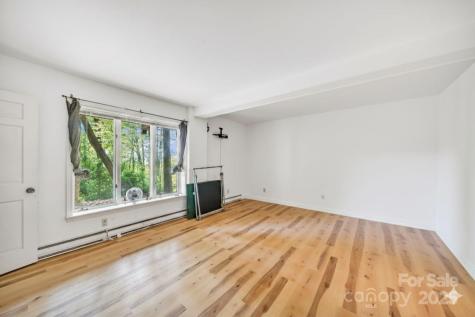 1412 Valmont Drive Hendersonville NC 28791