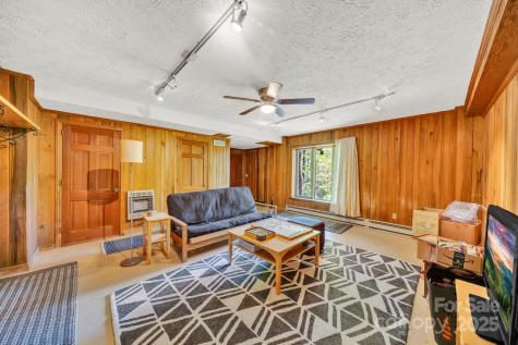 1412 Valmont Drive Hendersonville NC 28791