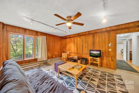 1412 Valmont Drive Hendersonville NC 28791