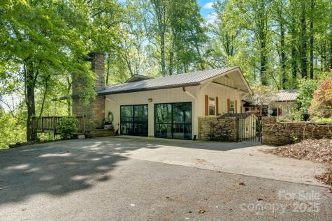 1412 Valmont Drive Hendersonville NC 28791