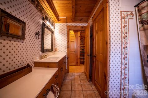 682 Rock House Road Hot Springs NC 28743