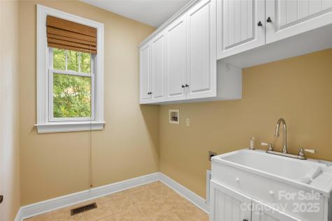 103 Village Pointe Lane Asheville NC 28803