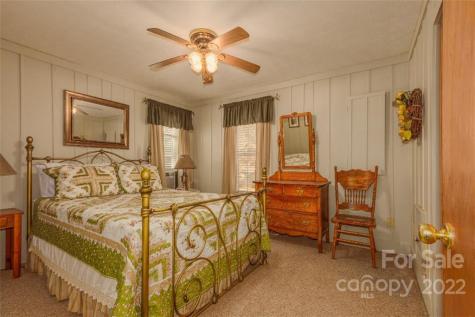 8184 Jacks Creek Road Green Mountain NC 28740