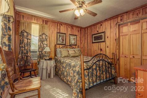 8184 Jacks Creek Road Green Mountain NC 28740