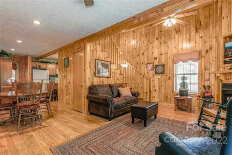 8184 Jacks Creek Road Green Mountain NC 28740