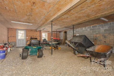 8184 Jacks Creek Road Green Mountain NC 28740