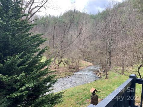 8184 Jacks Creek Road Green Mountain NC 28740