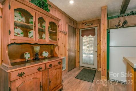 8184 Jacks Creek Road Green Mountain NC 28740
