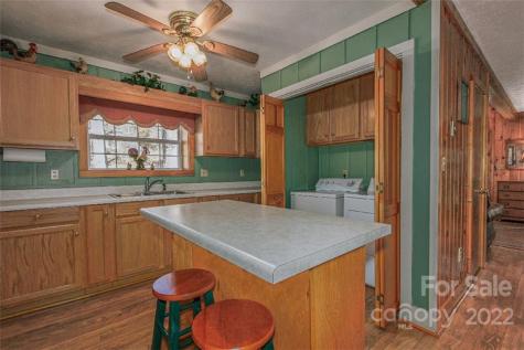 8184 Jacks Creek Road Green Mountain NC 28740