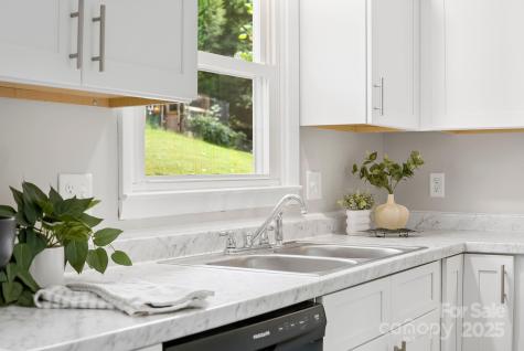 16 Sun Valley Court Alexander NC 28701