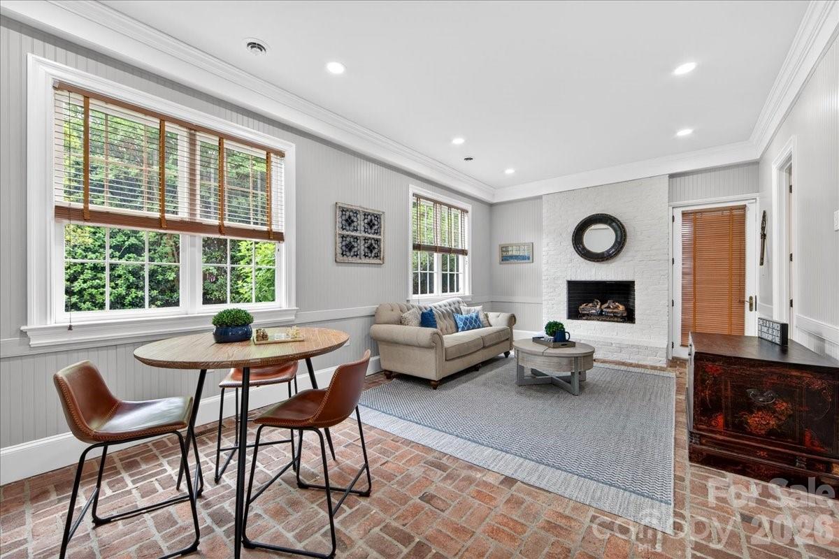 2135 Sharon Avenue Charlotte NC 28211
