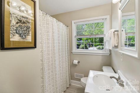 2809 Albany Lane Charlotte NC 28205