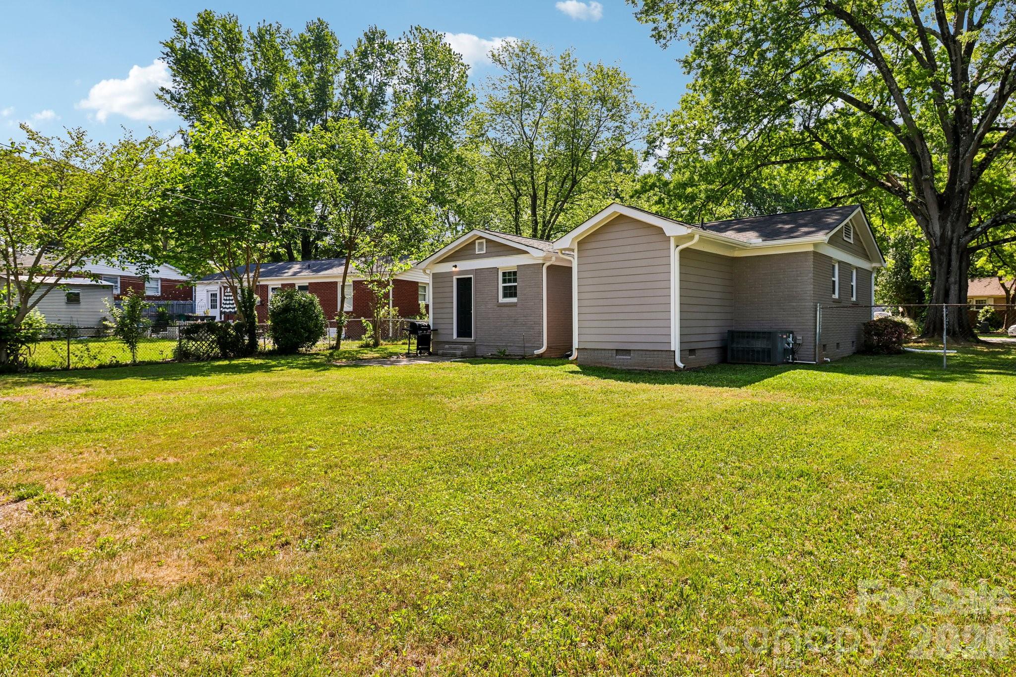 2809 Albany Lane Charlotte NC 28205