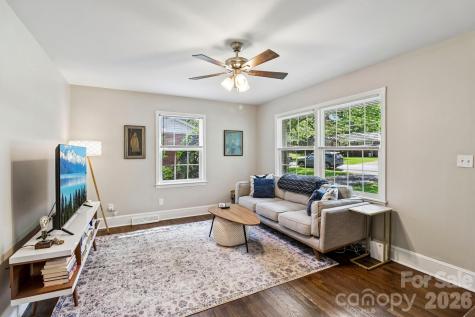 2809 Albany Lane Charlotte NC 28205