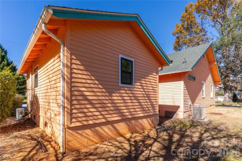 422 Hebron Road Hendersonville NC 28739