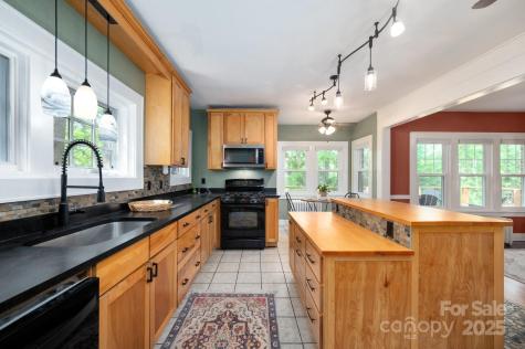 135 Tacoma Circle Asheville NC 28801