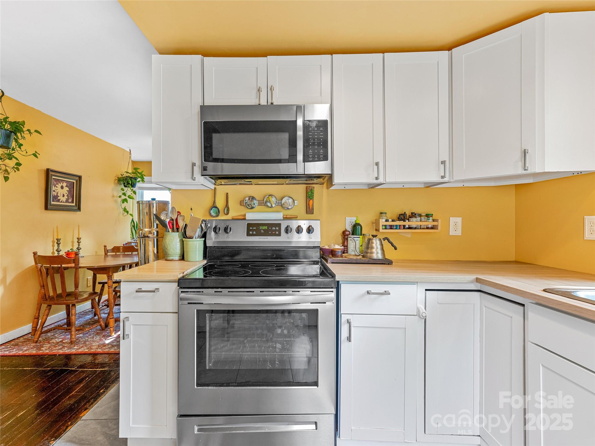 820 Azalea Avenue Black Mountain NC 28711