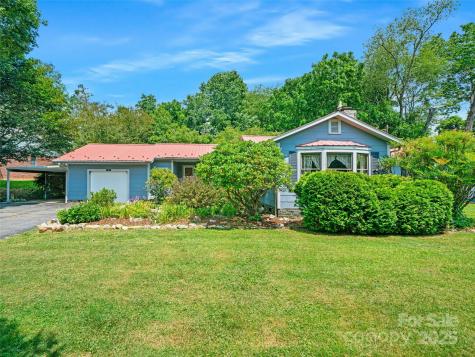 12 Robertson Street Burnsville NC 28714