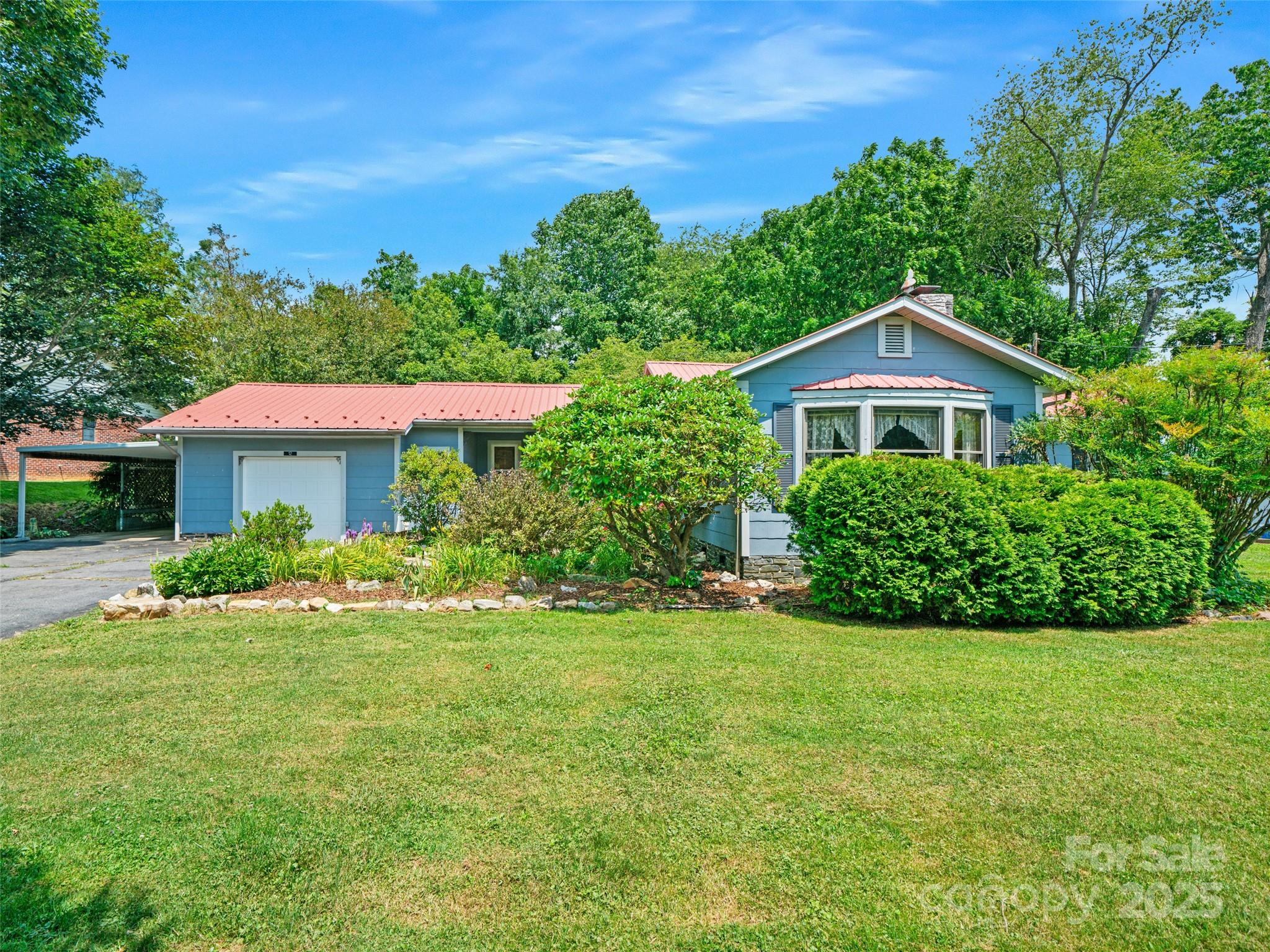 12 Robertson Street Burnsville NC 28714