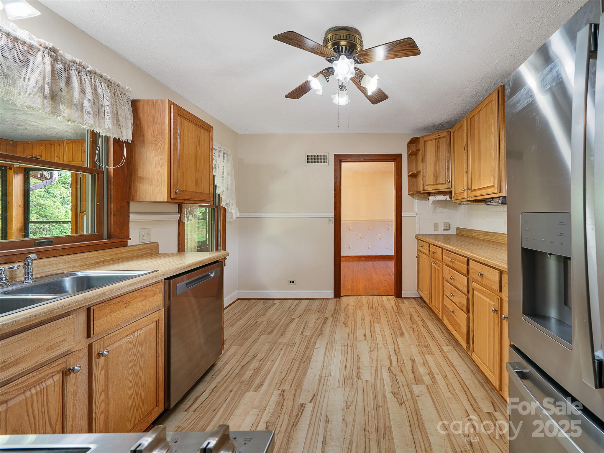 12 Robertson Street Burnsville NC 28714