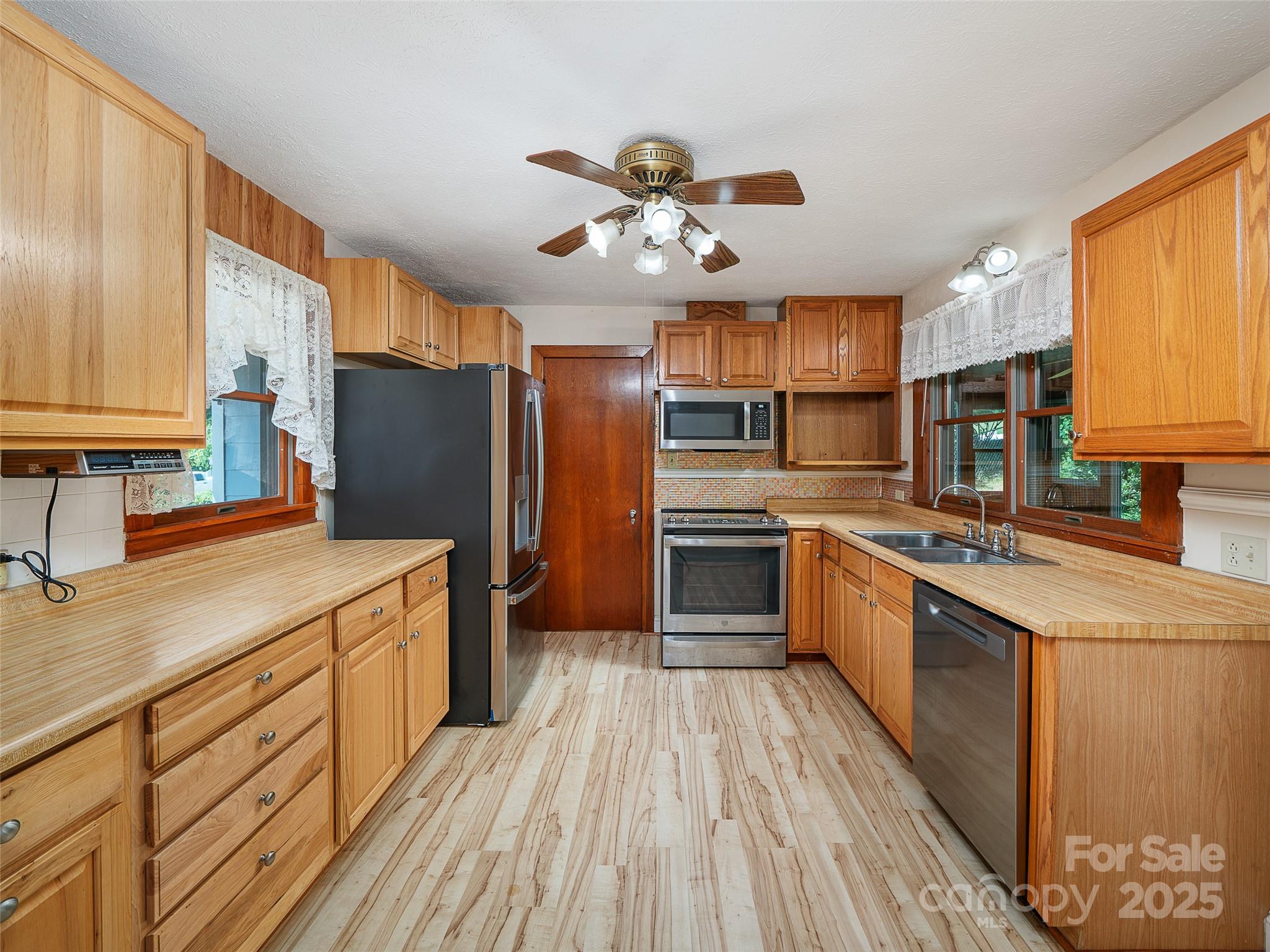 12 Robertson Street Burnsville NC 28714
