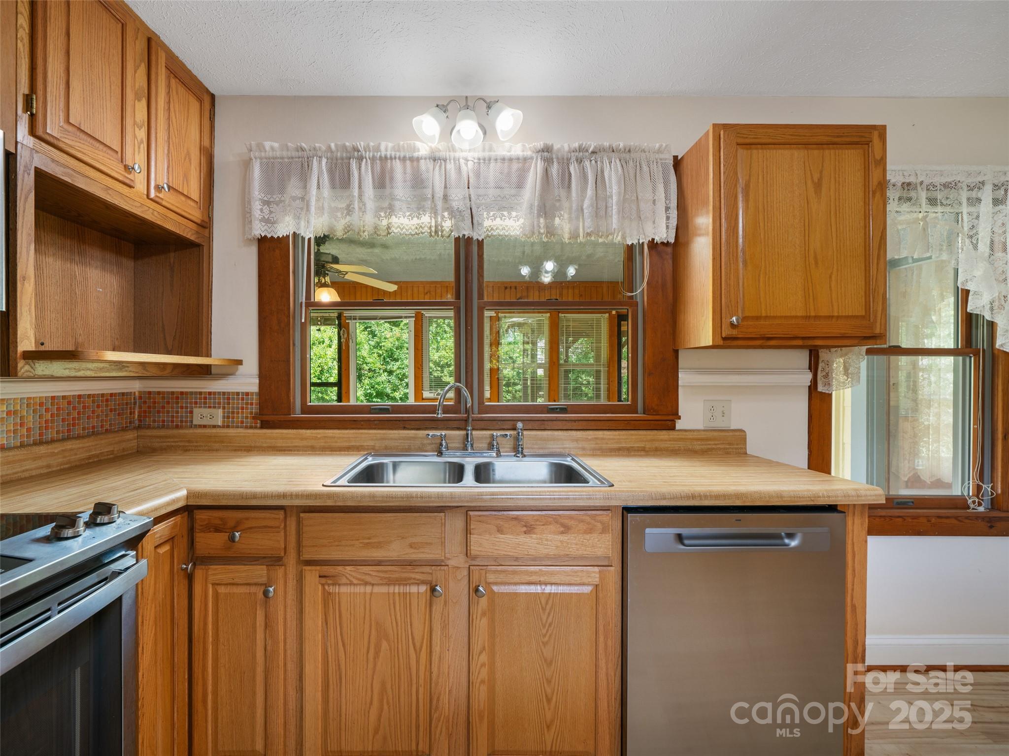 12 Robertson Street Burnsville NC 28714