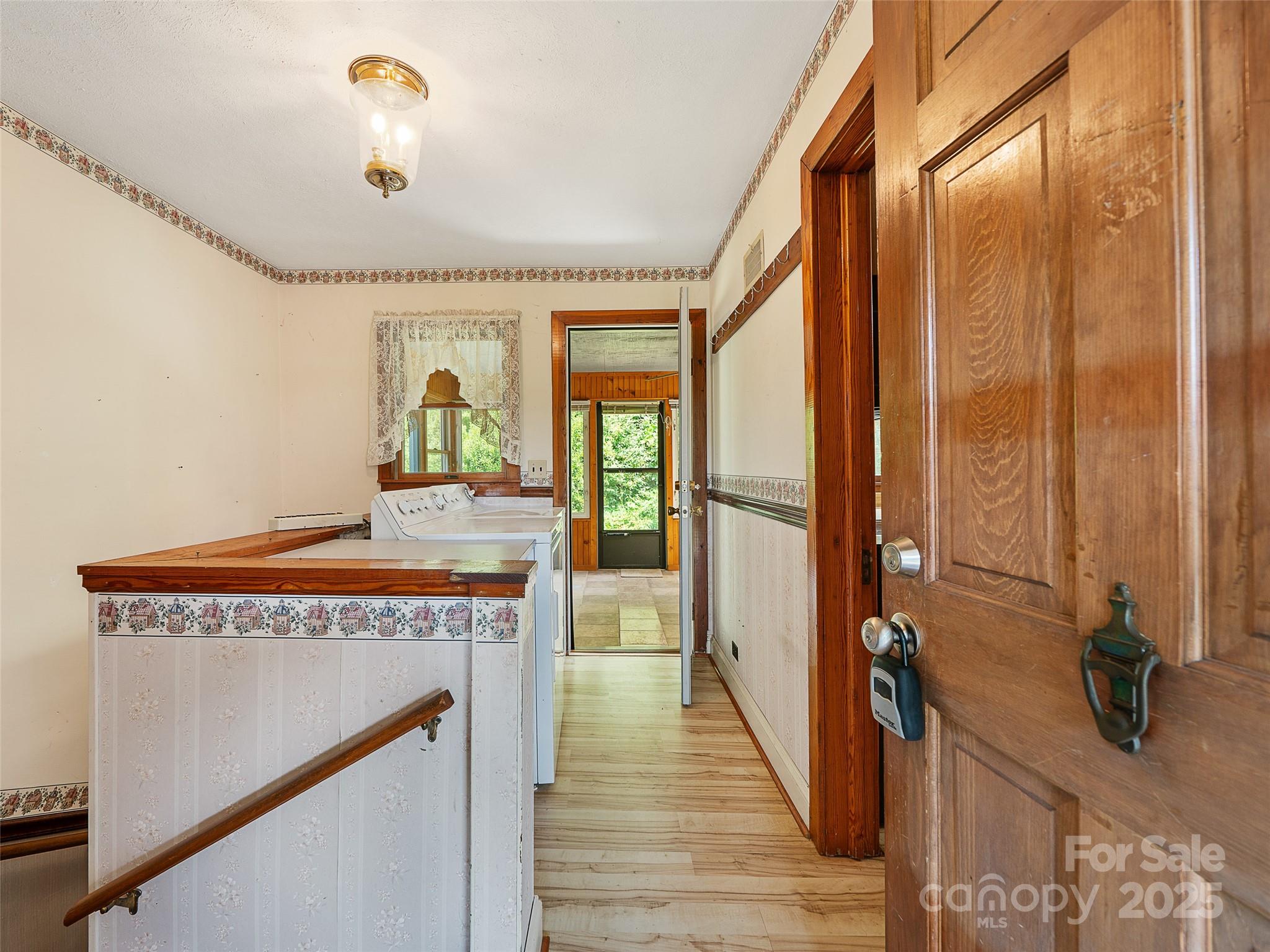 12 Robertson Street Burnsville NC 28714