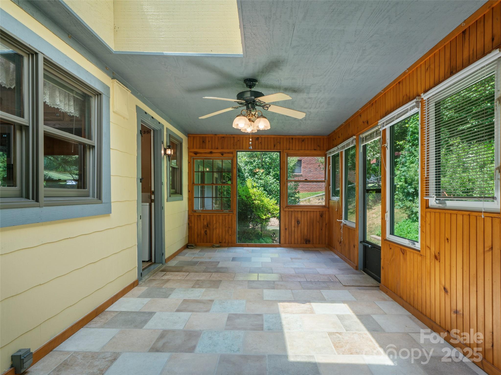 12 Robertson Street Burnsville NC 28714