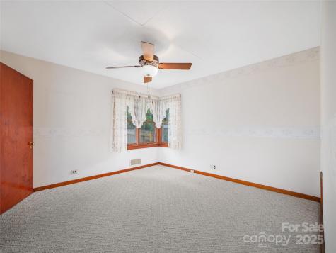12 Robertson Street Burnsville NC 28714