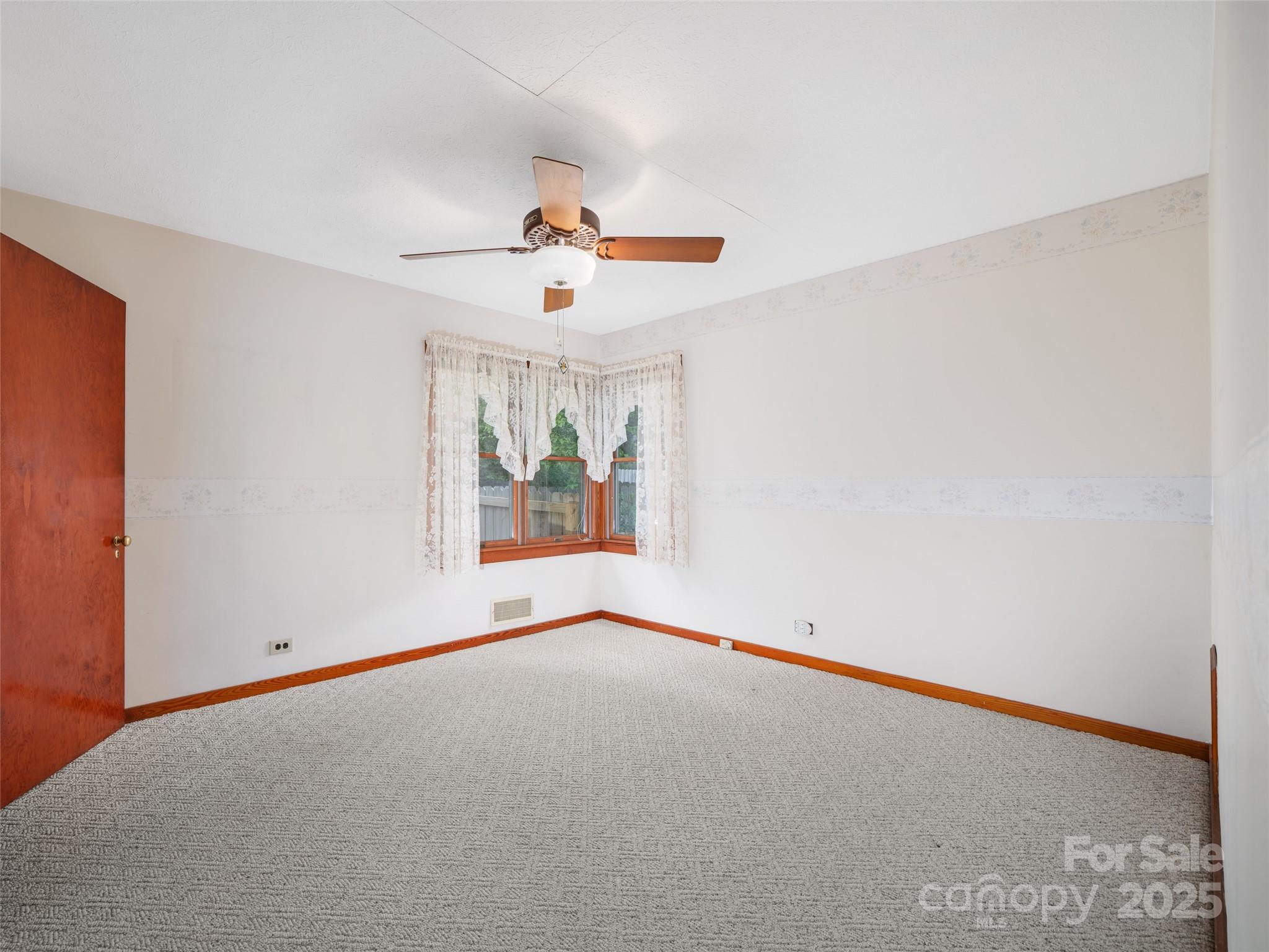 12 Robertson Street Burnsville NC 28714