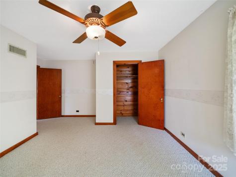 12 Robertson Street Burnsville NC 28714