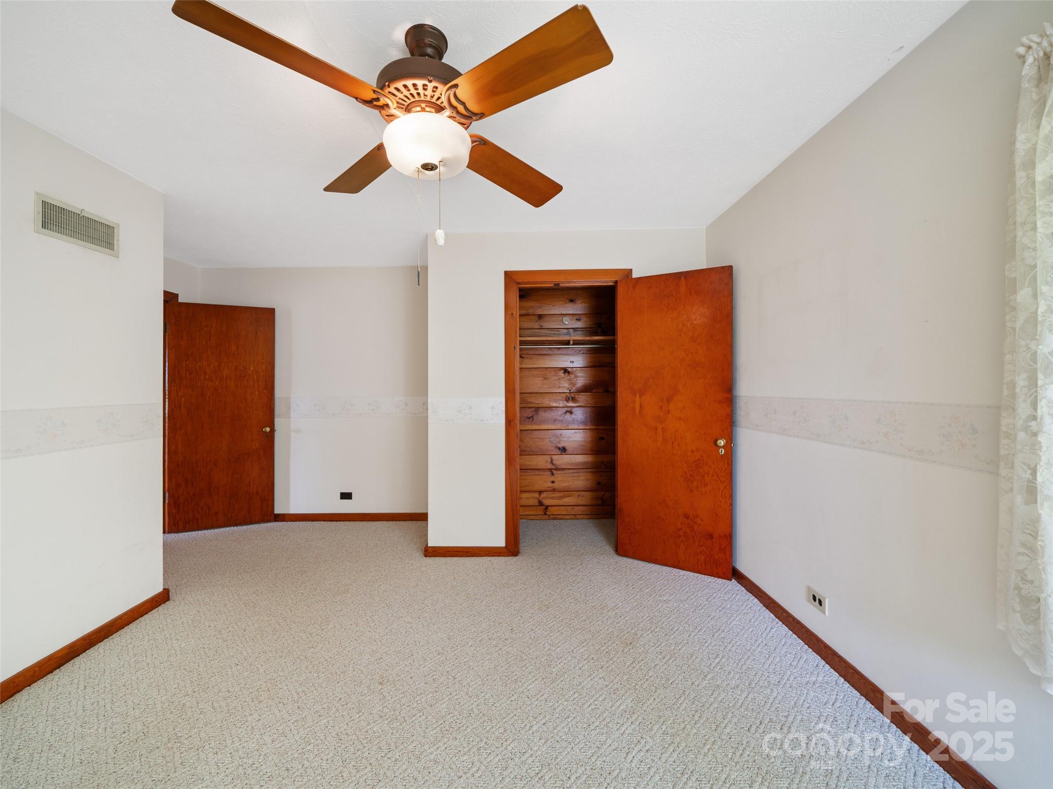 12 Robertson Street Burnsville NC 28714