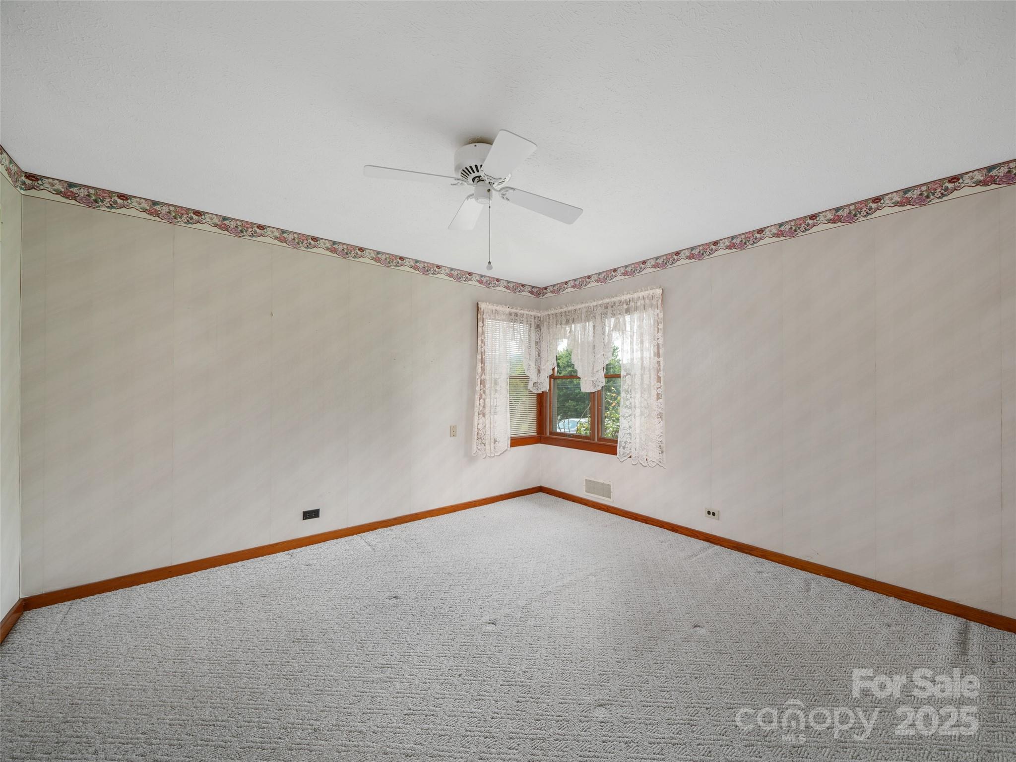 12 Robertson Street Burnsville NC 28714