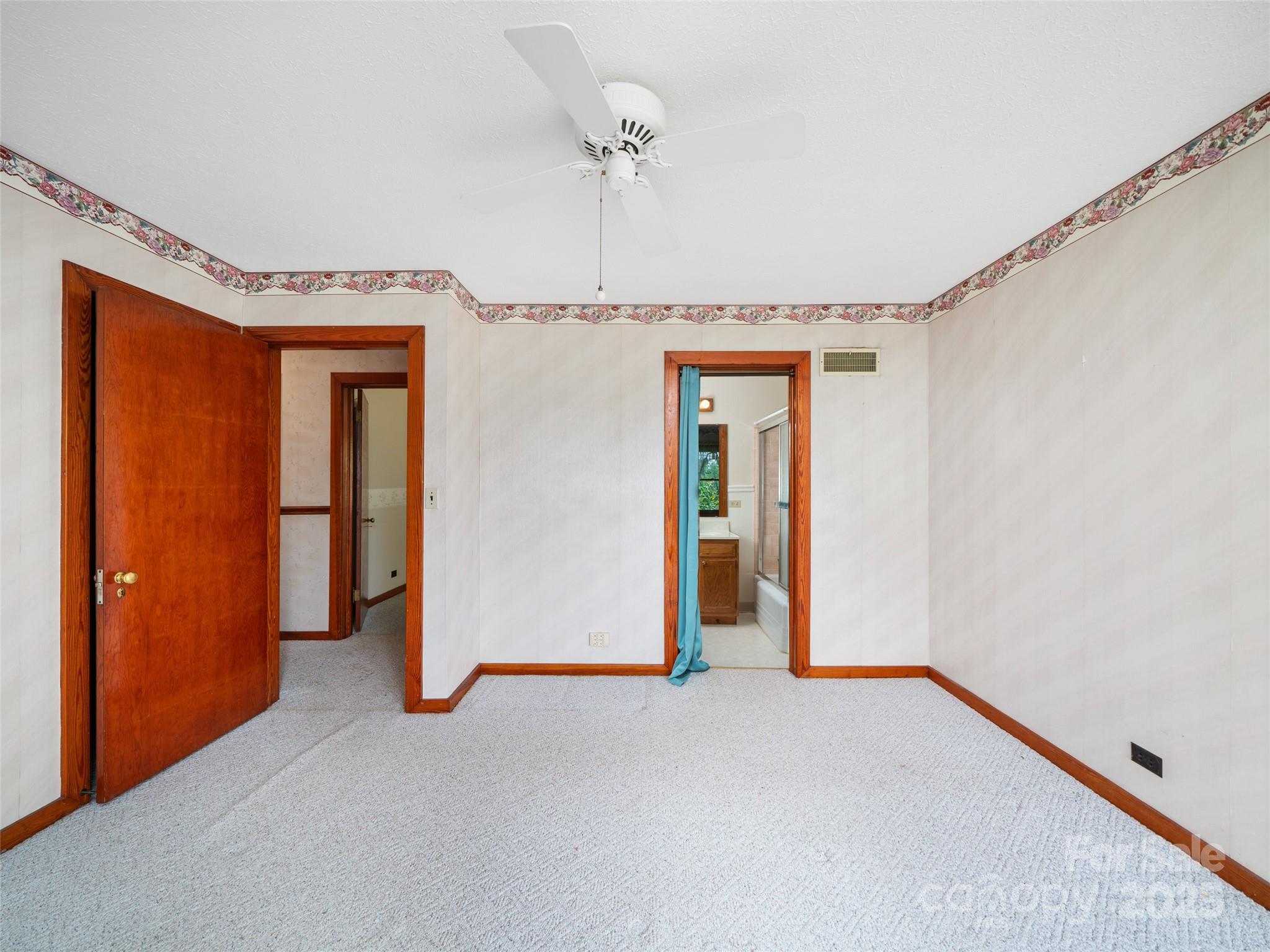 12 Robertson Street Burnsville NC 28714