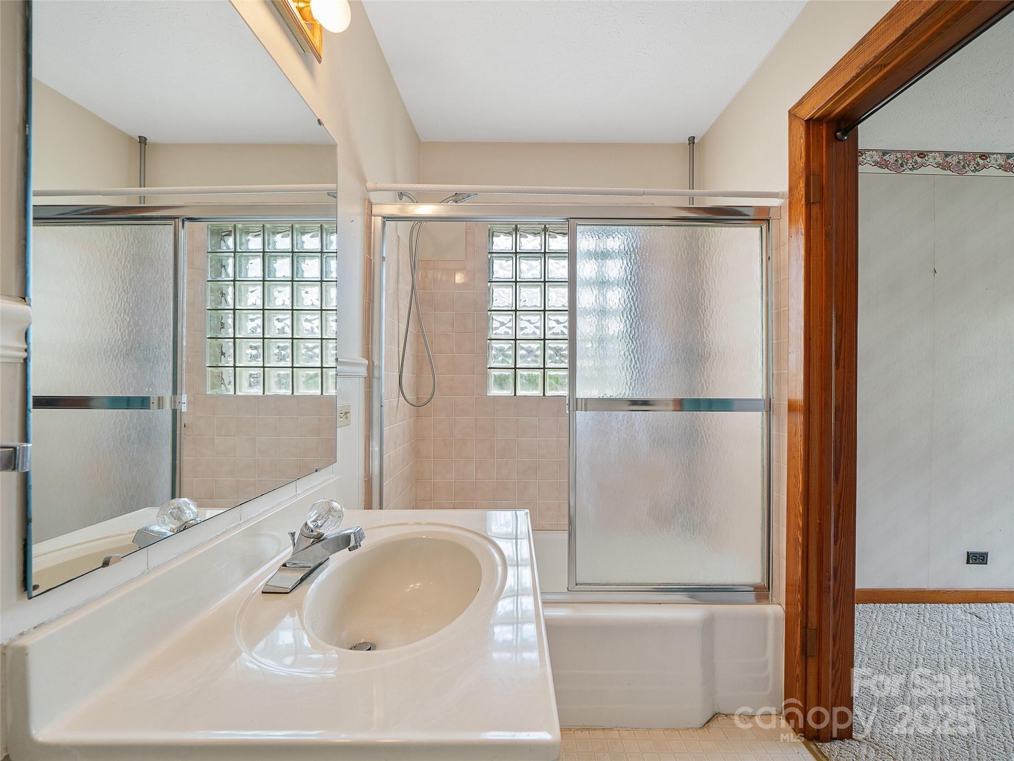 12 Robertson Street Burnsville NC 28714