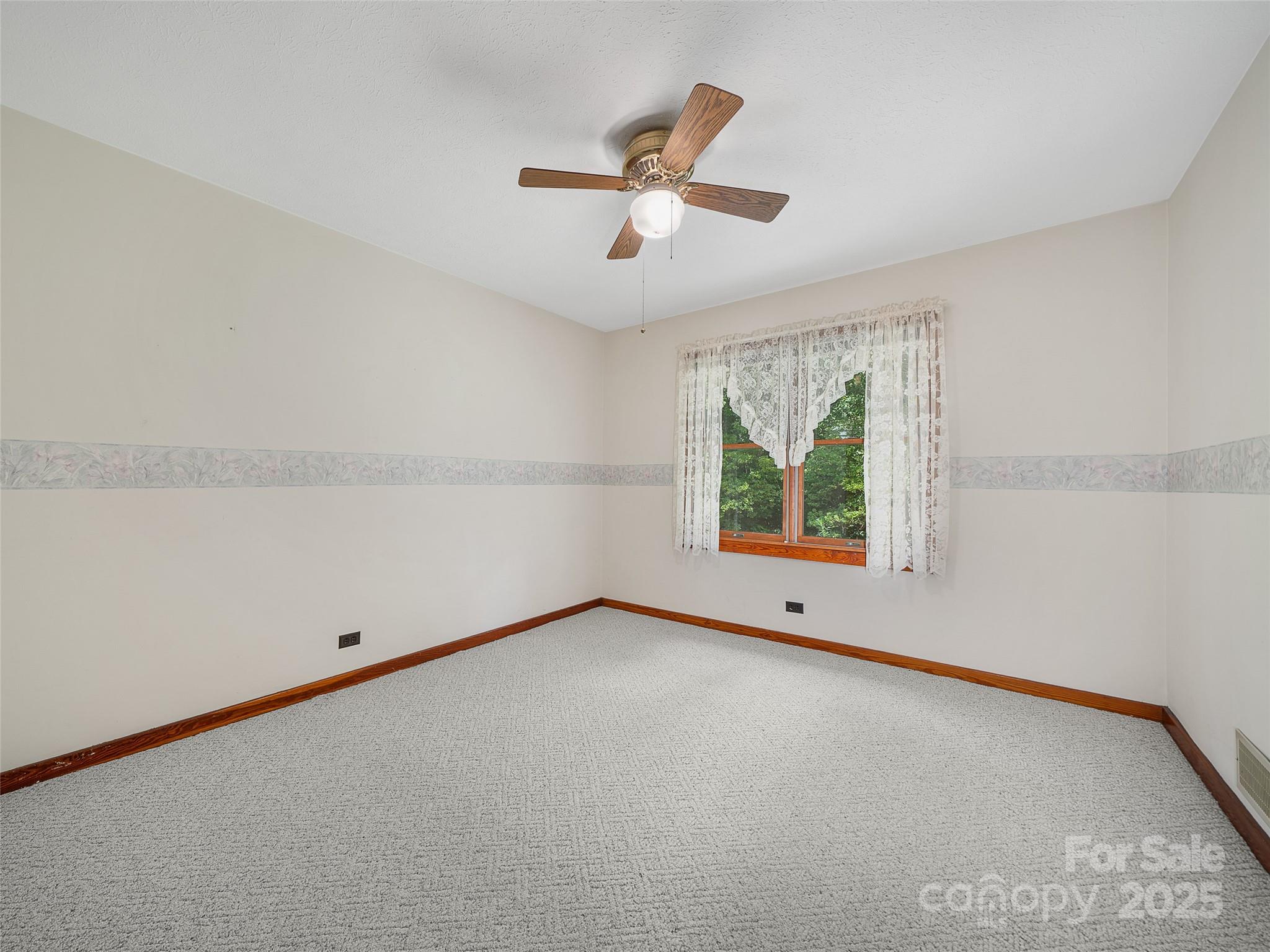 12 Robertson Street Burnsville NC 28714