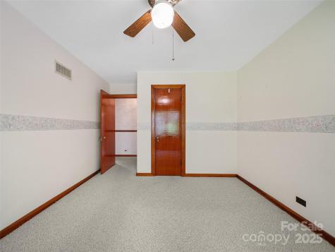 12 Robertson Street Burnsville NC 28714
