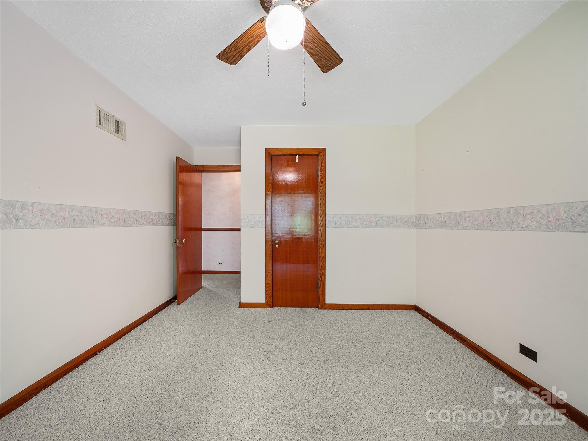 12 Robertson Street Burnsville NC 28714