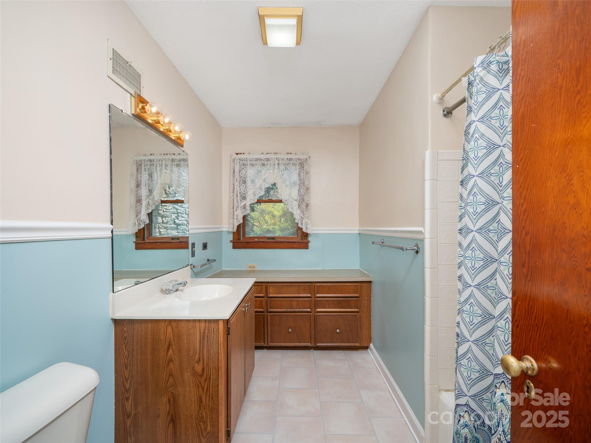 12 Robertson Street Burnsville NC 28714