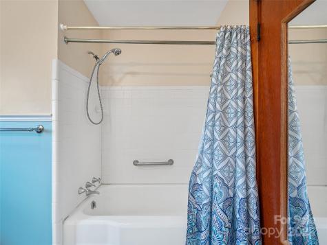 12 Robertson Street Burnsville NC 28714