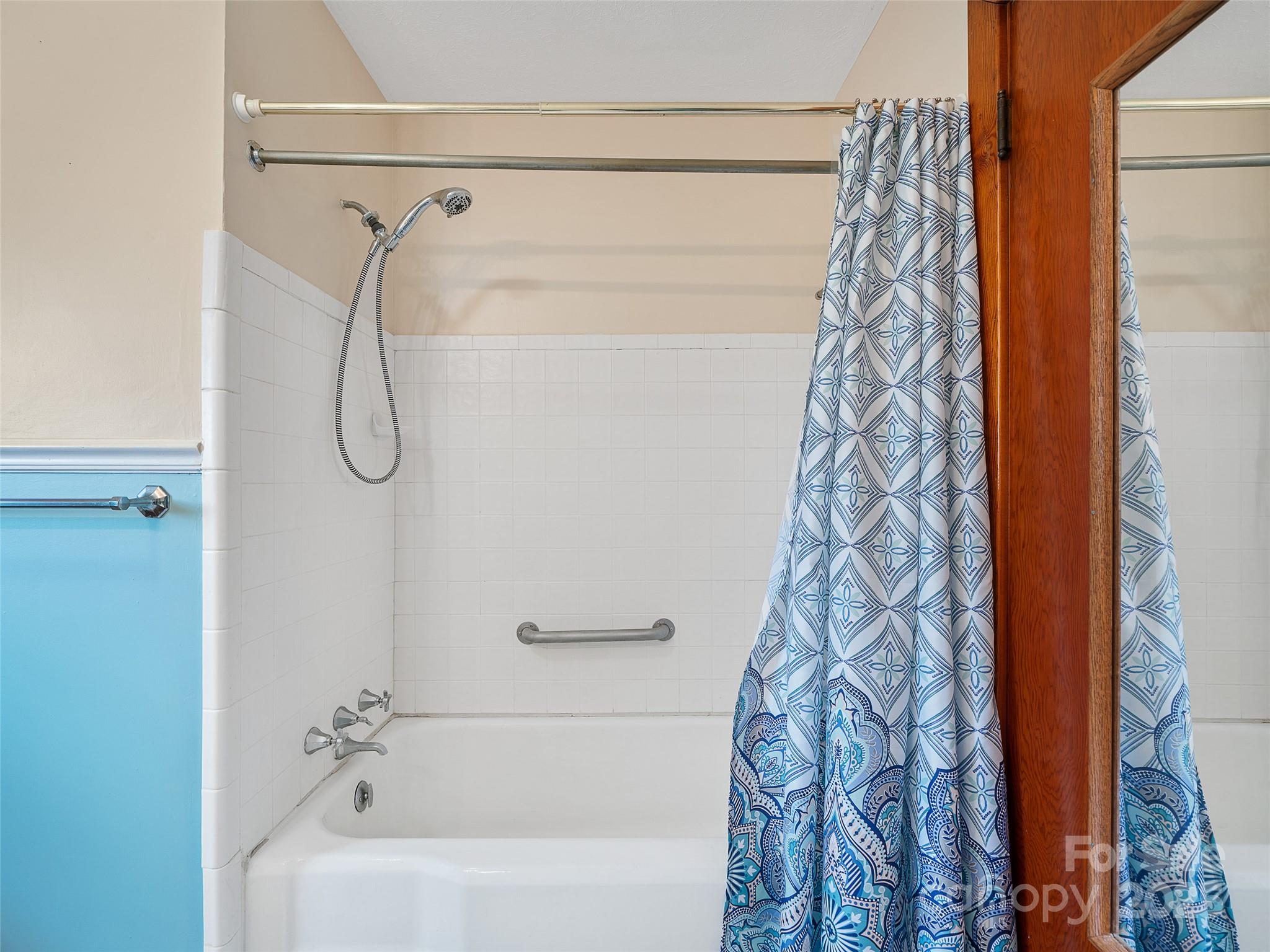 12 Robertson Street Burnsville NC 28714