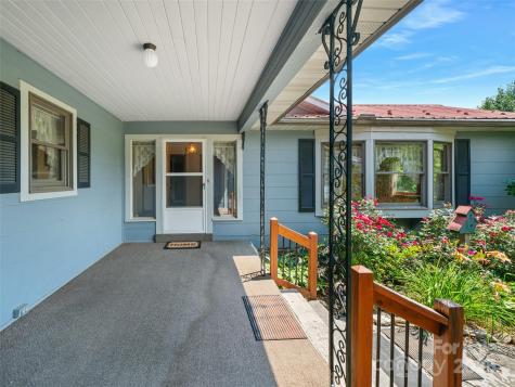 12 Robertson Street Burnsville NC 28714