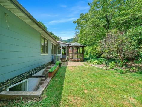 12 Robertson Street Burnsville NC 28714